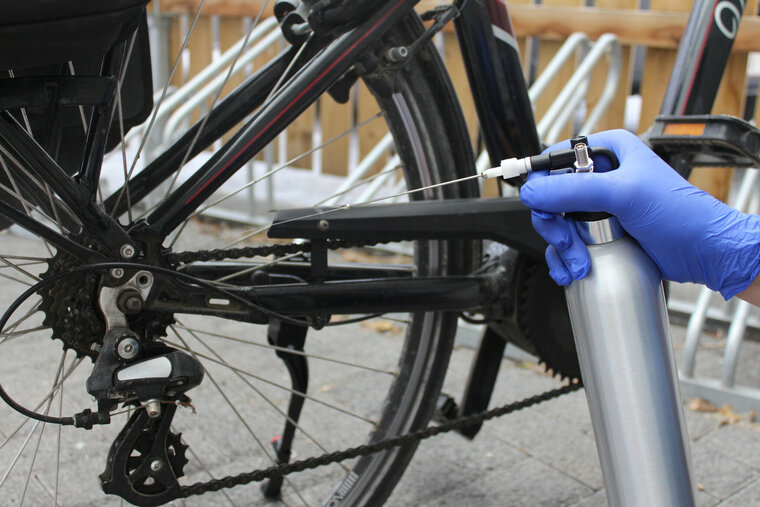 Aero-spray met fiets