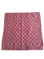 Theedoek geblokt rood met vouwen
